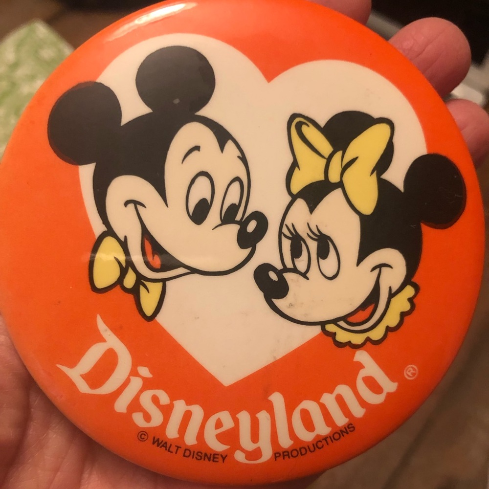 Old Mickey/Minnie Mouse Button, from 1980’s.
